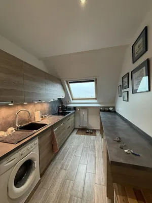 Cuisine; électroménager, parquet, lumière naturelle, style moderne