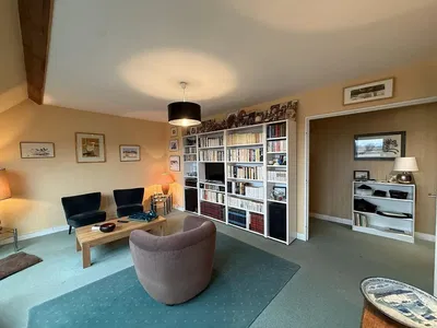 Cuisine; électroménager, parquet, lumière naturelle, style moderne