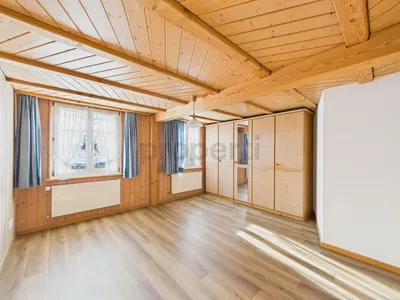 Kuhinja; kuhinjski aparati, drveni pod, prirodno svjetlo, moderni stil