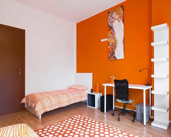 Κουζίνα; συσκευές κουζίνας, ξύλινο πάτωμα, φυσικό φως, μοντέρνο στυλ