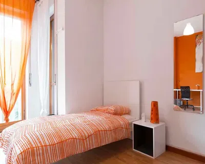 Küche; küchengeräte, holzboden, tageslicht, moderner stil