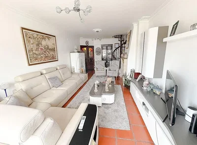 Cuisine; électroménager, parquet, lumière naturelle, style moderne