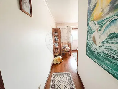 Cucina; elettrodomestici, pavimento in legno, luce naturale, stile moderno