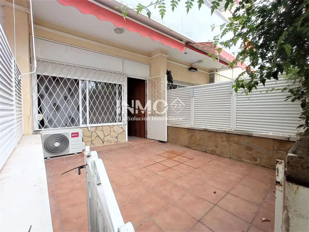 Küche; küchengeräte, holzboden, tageslicht, moderner stil