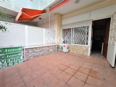 Küche; küchengeräte, holzboden, tageslicht, moderner stil