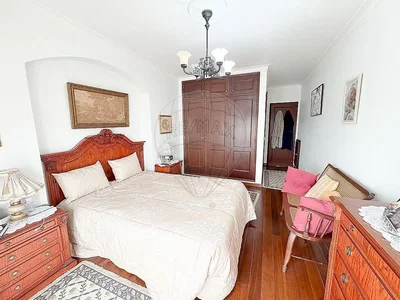 Cuisine; électroménager, parquet, lumière naturelle, style moderne