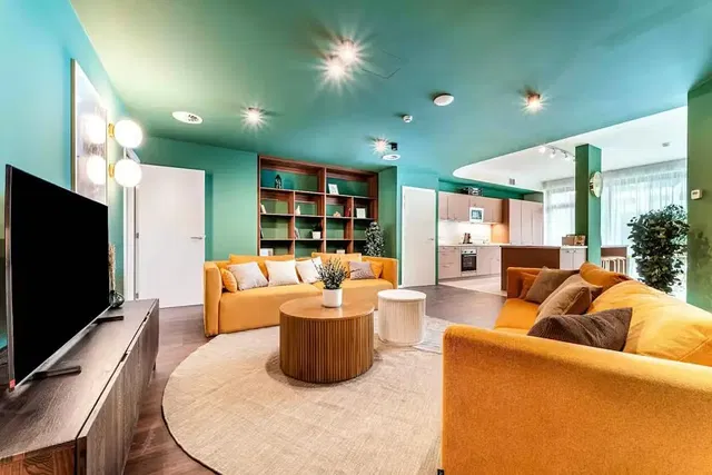 Cuisine; électroménager, parquet, lumière naturelle, style moderne