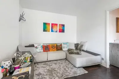 Cuisine; électroménager, parquet, lumière naturelle, style moderne