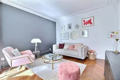 Cuisine; électroménager, parquet, lumière naturelle, style moderne