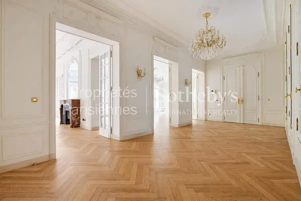 Cuisine; électroménager, parquet, lumière naturelle, style moderne