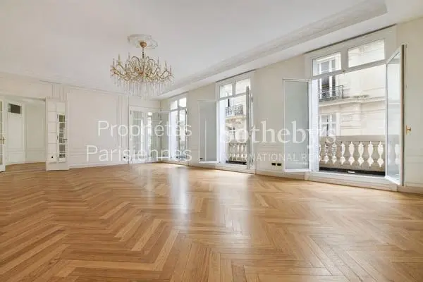 Cuisine; électroménager, parquet, lumière naturelle, style moderne