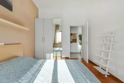 Salon; parquet, lumière naturelle, style moderne