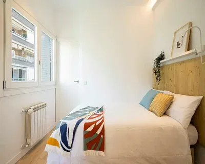 Living room; wood floor, natural light, modern style