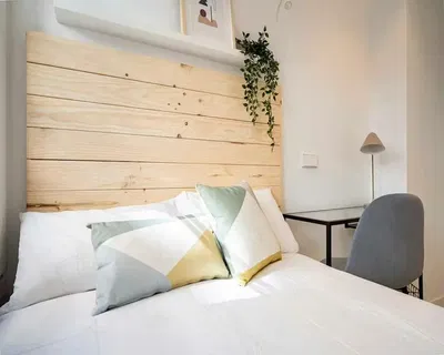 Cocina; electrodomésticos, suelo de madera, luz natural, estilo moderno