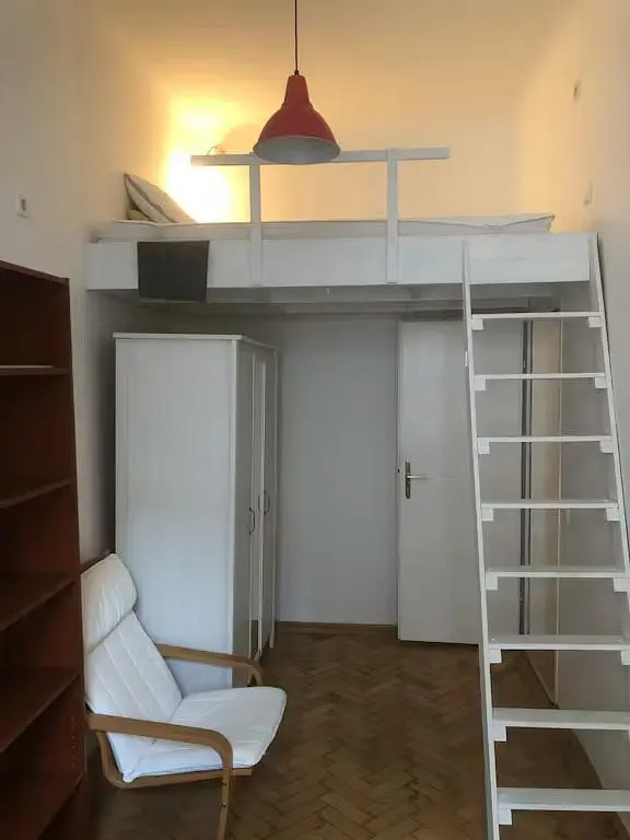 Cuisine; électroménager, parquet, lumière naturelle, style moderne