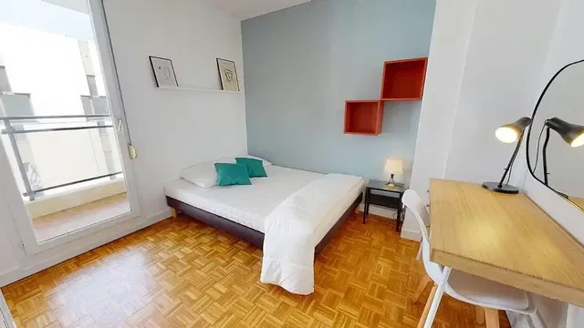 Cocina; electrodomésticos, suelo de madera, luz natural, estilo moderno