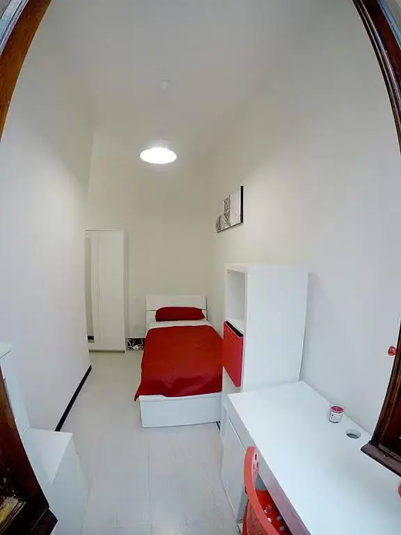 Kuchnia; sprzęt kuchenny, podłoga drewniana, światło dzienne, styl nowoczesny