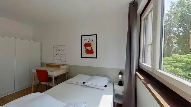 Cocina; electrodomésticos, suelo de madera, luz natural, estilo moderno