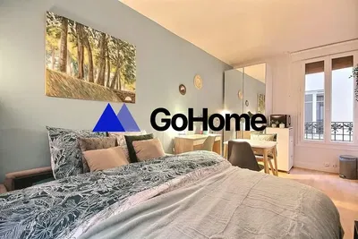 Cuisine; électroménager, parquet, lumière naturelle, style moderne