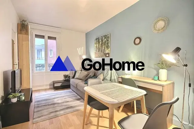 Cuisine; électroménager, parquet, lumière naturelle, style moderne