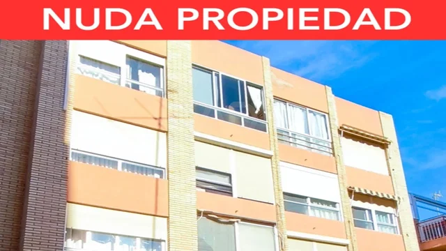 Кухиња; кухињски апарати, дрвени под, природно светло, модерни стил