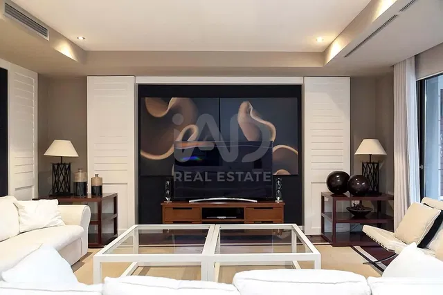 مطبخ; أجهزة المطبخ, أرضية خشبية, ضوء طبيعي, أسلوب عصري