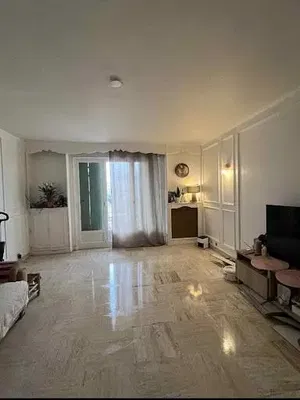 Cuisine; électroménager, parquet, lumière naturelle, style moderne