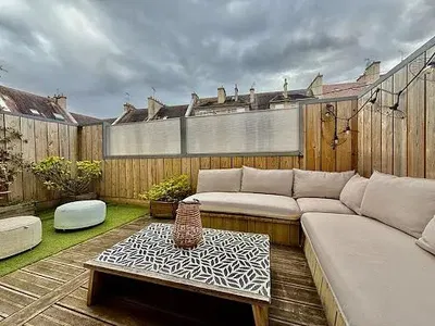 مطبخ; أجهزة المطبخ, أرضية خشبية, ضوء طبيعي, أسلوب عصري