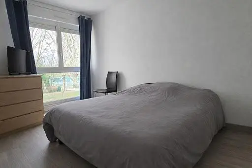 Küche; küchengeräte, holzboden, tageslicht, moderner stil