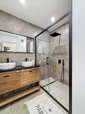 Cuisine; électroménager, parquet, lumière naturelle, style moderne