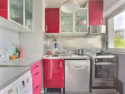 Cuisine; électroménager, parquet, lumière naturelle, style moderne