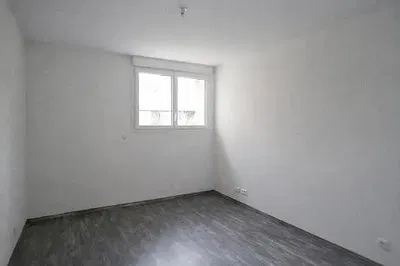 Cuisine; électroménager, parquet, lumière naturelle, style moderne