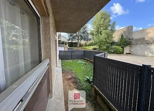 Küche; küchengeräte, holzboden, tageslicht, moderner stil