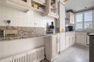 Küche; küchengeräte, holzboden, tageslicht, moderner stil