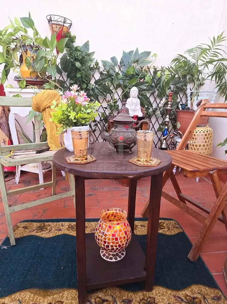 Кухня; кухненски уреди, дървен под, естествена светлина, модерен стил