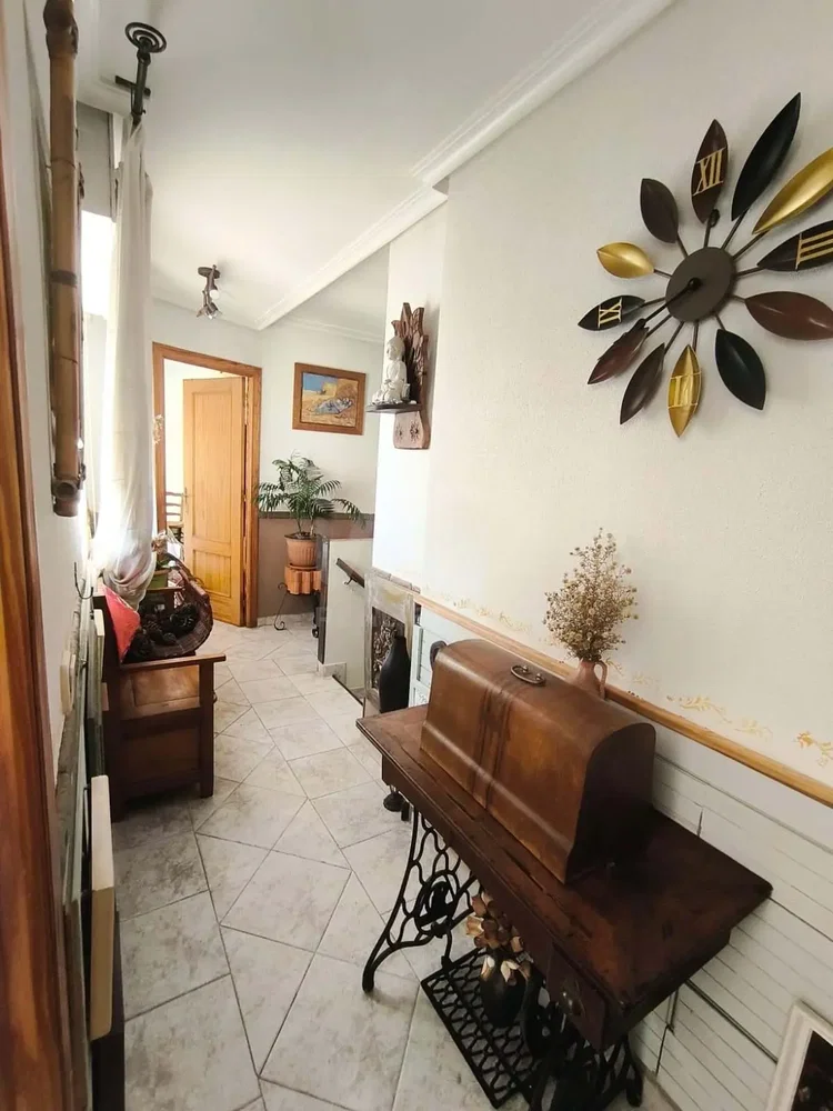 Cuisine; électroménager, parquet, lumière naturelle, style moderne