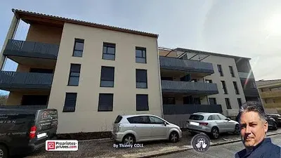 Cuisine; électroménager, parquet, lumière naturelle, style moderne