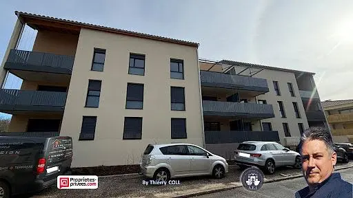 Küche; küchengeräte, holzboden, tageslicht, moderner stil