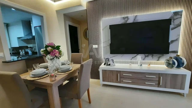 Kuchnia; sprzęt kuchenny, podłoga drewniana, światło dzienne, styl nowoczesny