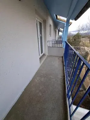 Küche; küchengeräte, holzboden, tageslicht, moderner stil