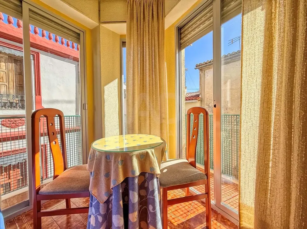 Küche; küchengeräte, holzboden, tageslicht, moderner stil