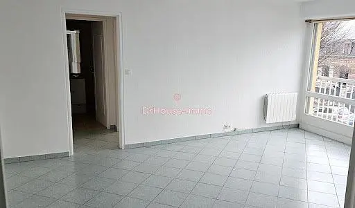 Küche; küchengeräte, fliesenboden, tageslicht, moderner stil