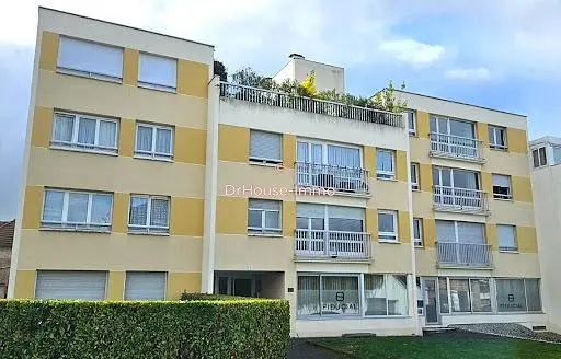 Küche; küchengeräte, holzboden, tageslicht, moderner stil