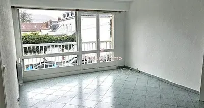 Küche; küchengeräte, holzboden, tageslicht, moderner stil