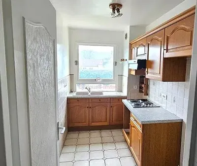 Küche; küchengeräte, holzboden, tageslicht, moderner stil