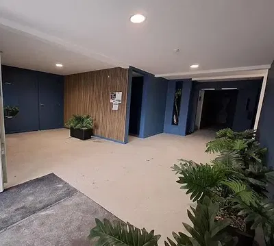 Cuisine; électroménager, parquet, lumière naturelle, style moderne