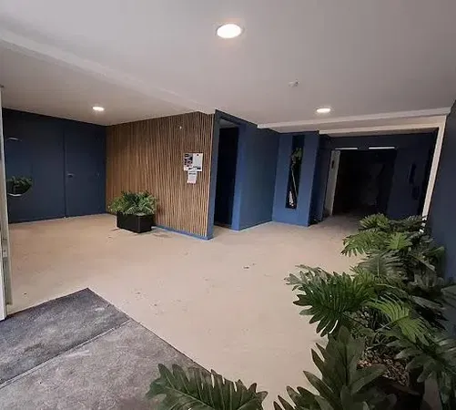 Cuisine; électroménager, parquet, lumière naturelle, style moderne