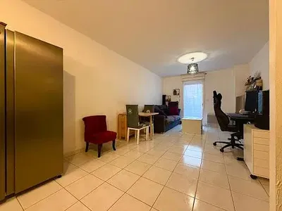 Cuisine; électroménager, parquet, lumière naturelle, style moderne