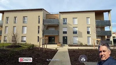 Cuisine; électroménager, parquet, lumière naturelle, style moderne