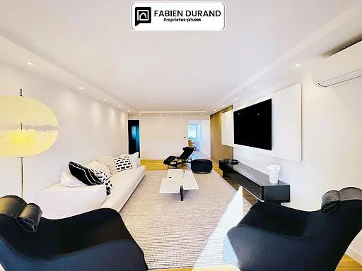 Wohnzimmer; holzboden, tageslicht, moderner stil